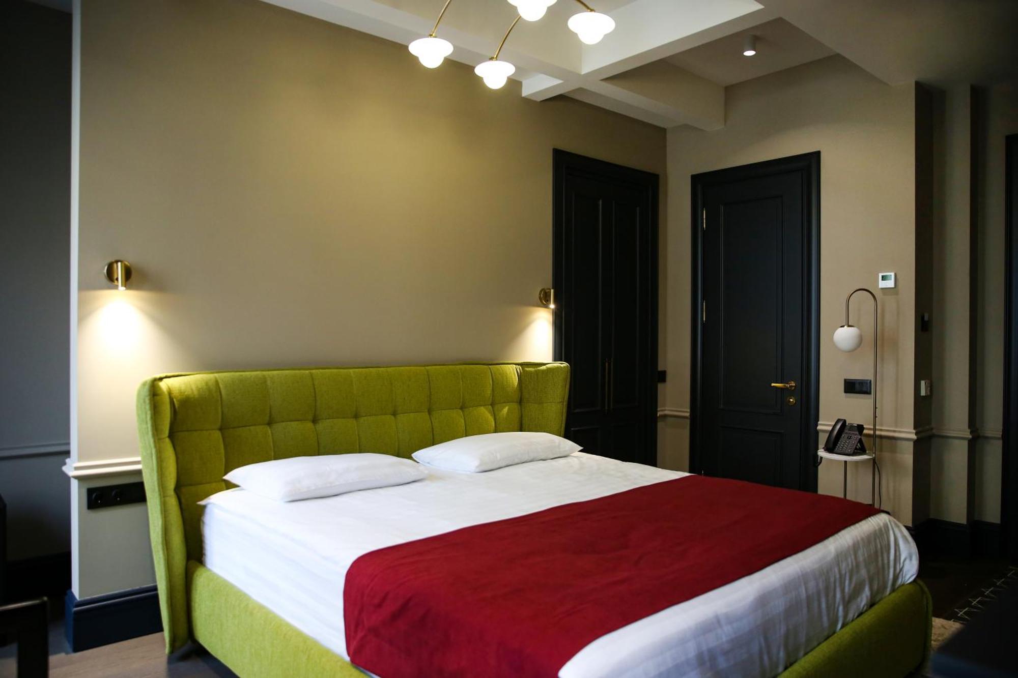 Hotel Retro バトゥーミ エクステリア 写真