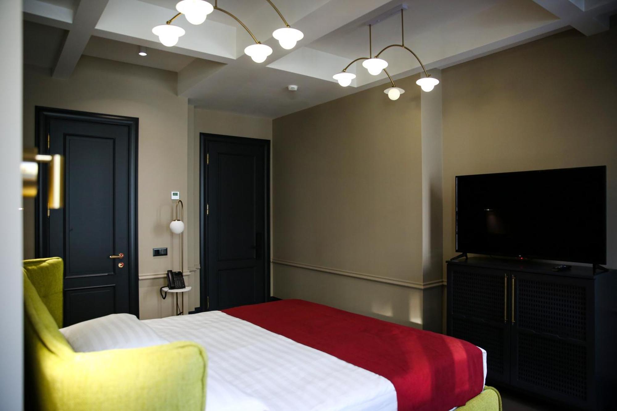 Hotel Retro バトゥーミ エクステリア 写真