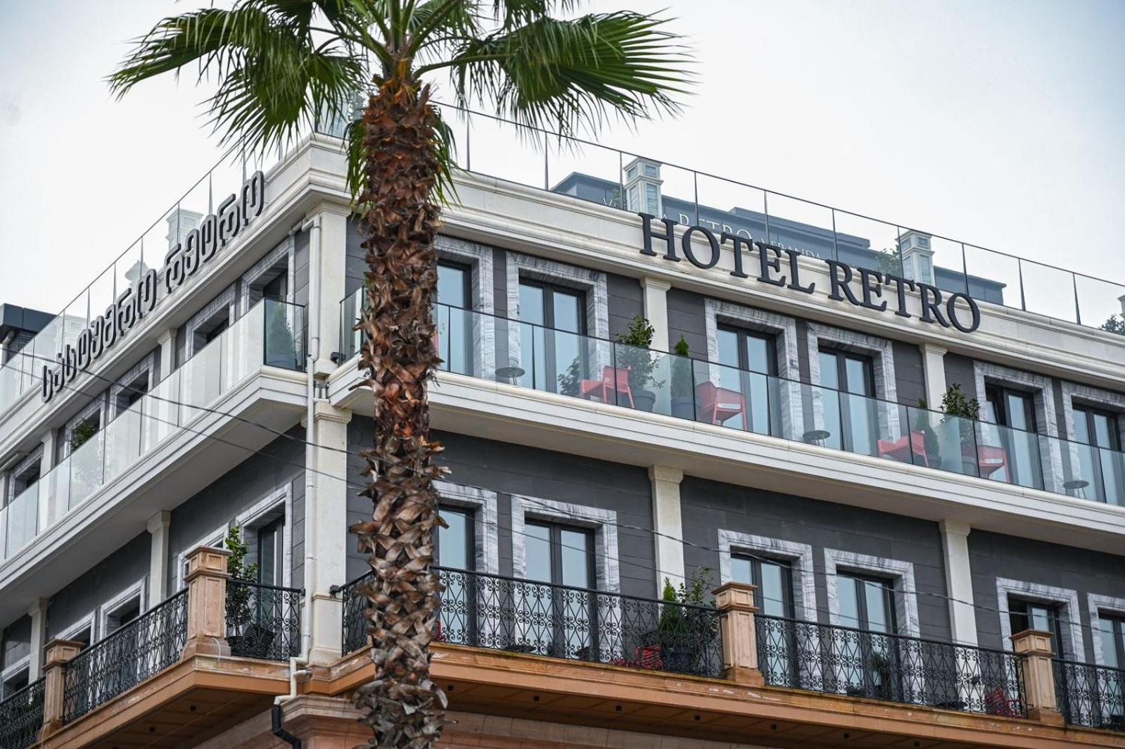 Hotel Retro バトゥーミ エクステリア 写真