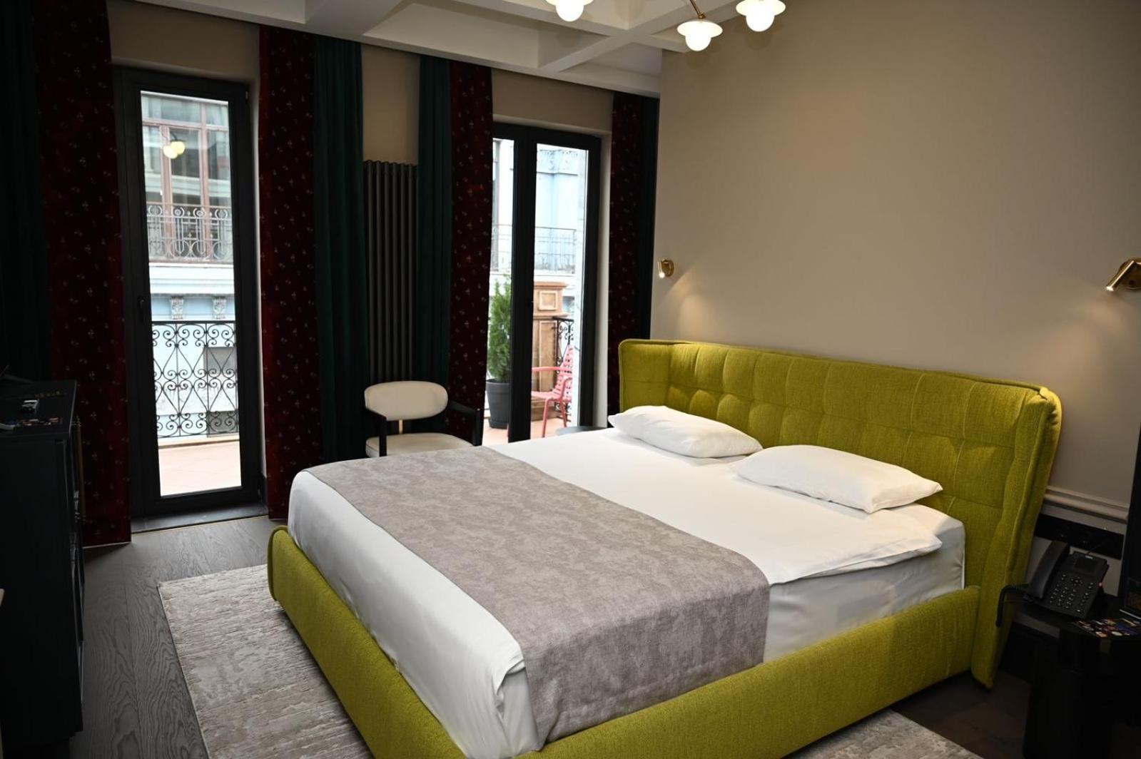 Hotel Retro バトゥーミ エクステリア 写真