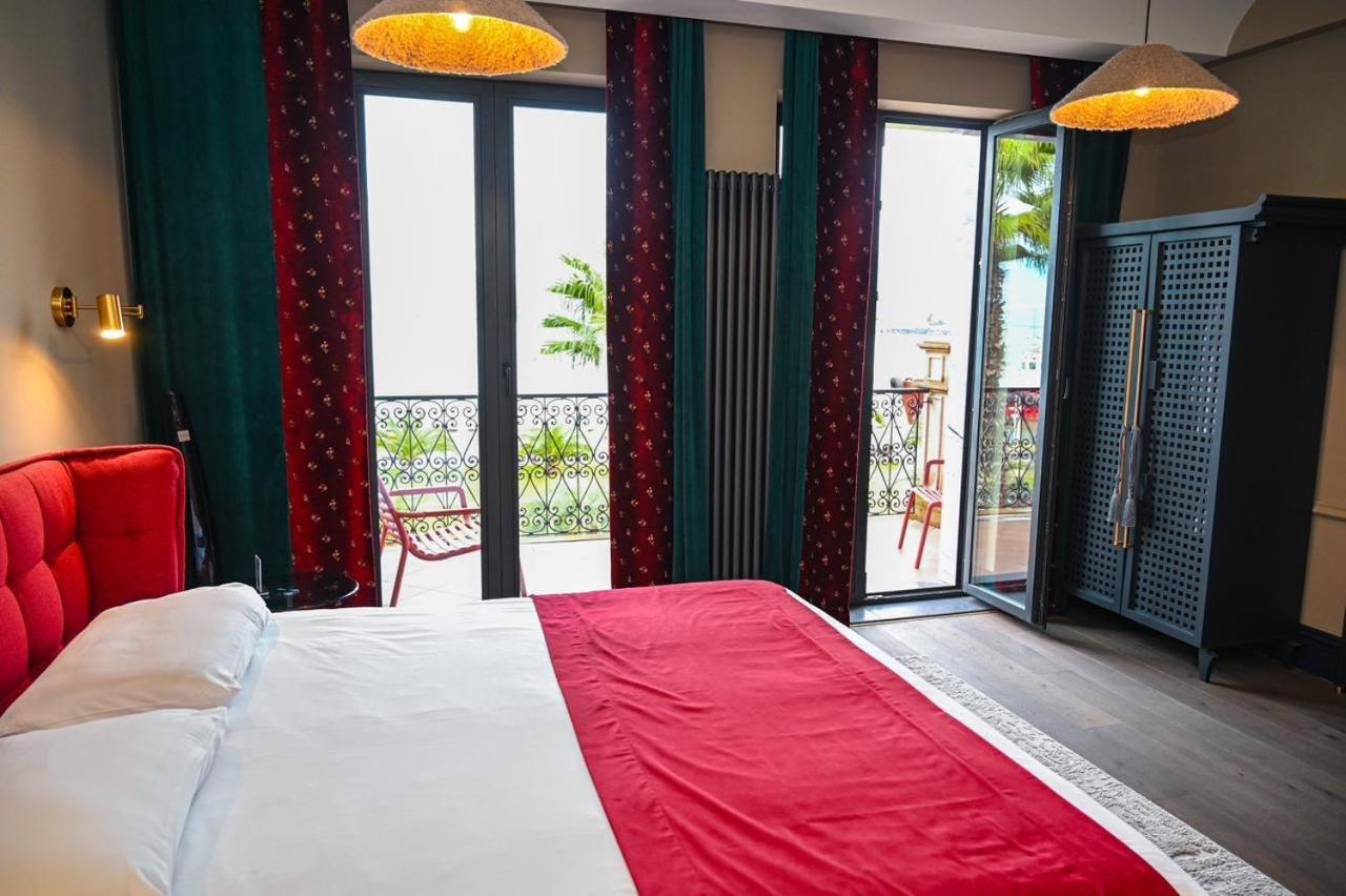 Hotel Retro バトゥーミ エクステリア 写真