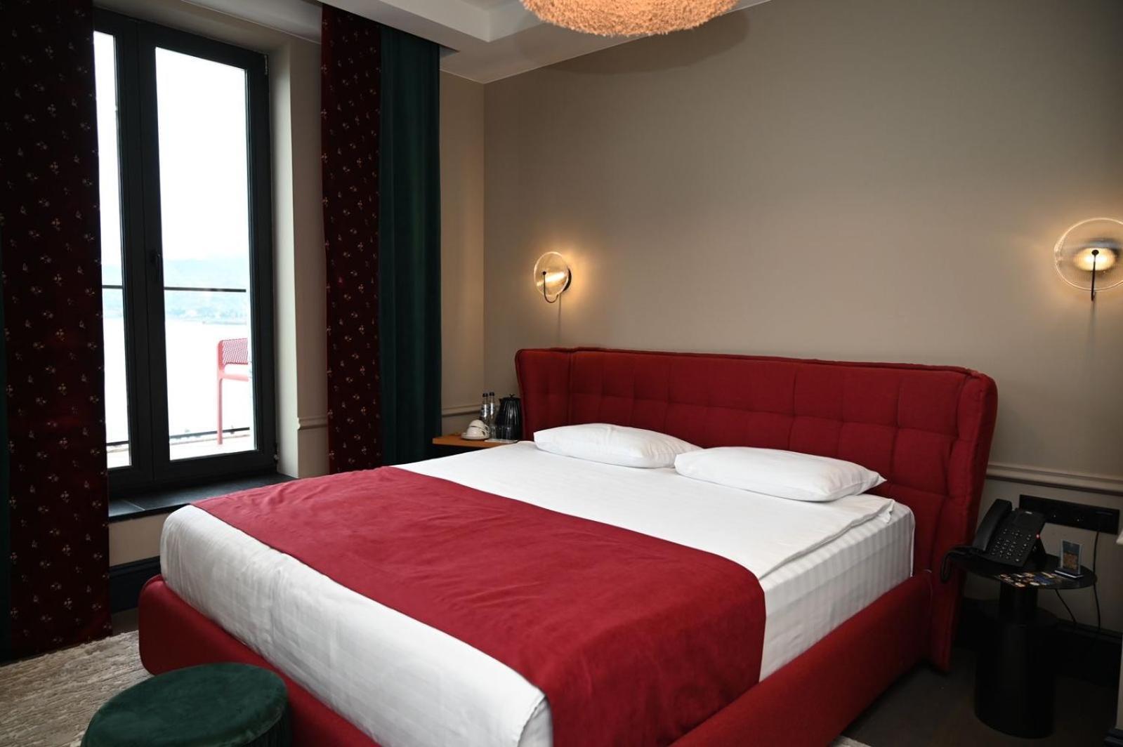 Hotel Retro バトゥーミ エクステリア 写真