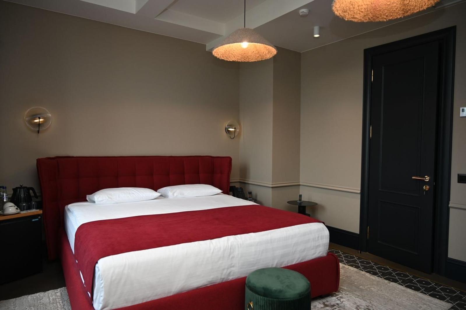 Hotel Retro バトゥーミ エクステリア 写真