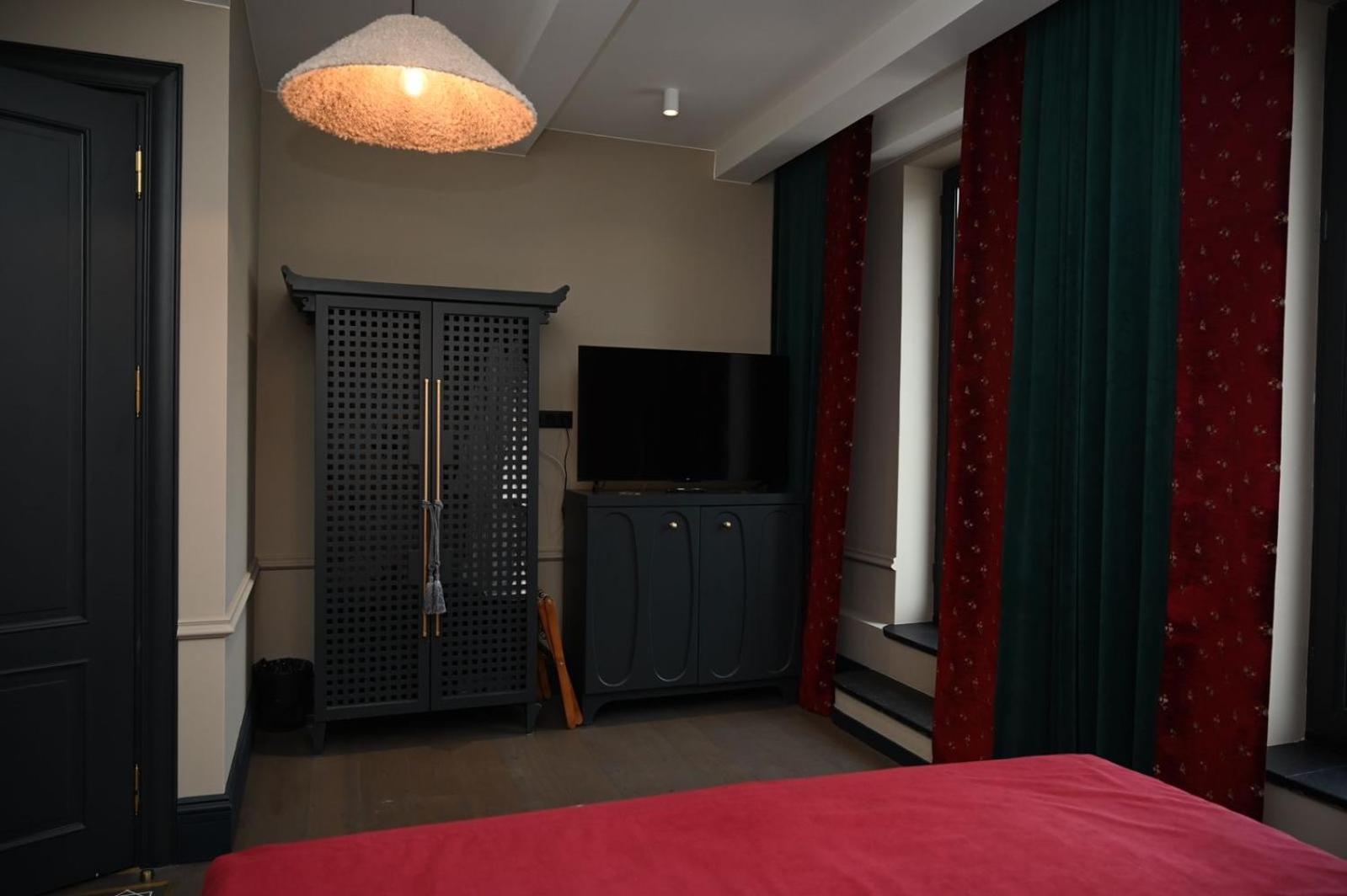 Hotel Retro バトゥーミ エクステリア 写真